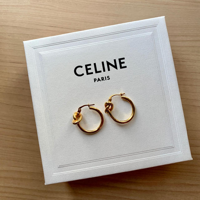 celine(セリーヌ)のあやぼん様専用 CELINE ノットピアス ゴールド レディースのアクセサリー(ピアス)の商品写真