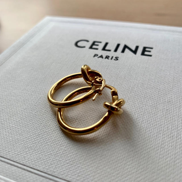 celine(セリーヌ)のあやぼん様専用 CELINE ノットピアス ゴールド レディースのアクセサリー(ピアス)の商品写真