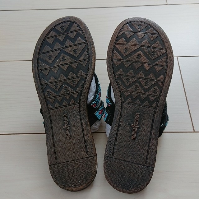 Minnetonka(ミネトンカ)の未使用 MINNETONKA サンダル ビーズ レディースの靴/シューズ(サンダル)の商品写真