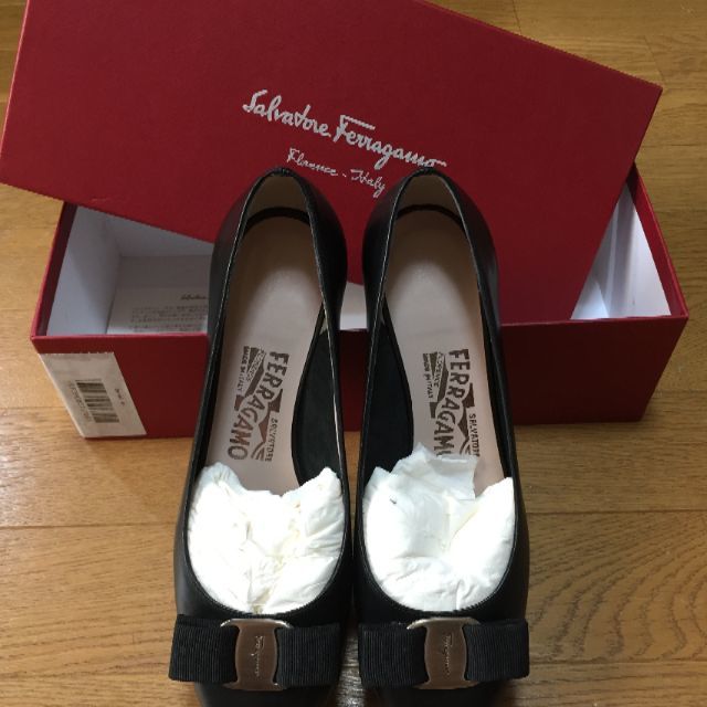 Salvatore Ferragamo(サルヴァトーレフェラガモ)の【超美品】箱付き☆Ferragamo【フェラガモ】パンプス23.5cm レディースの靴/シューズ(ハイヒール/パンプス)の商品写真