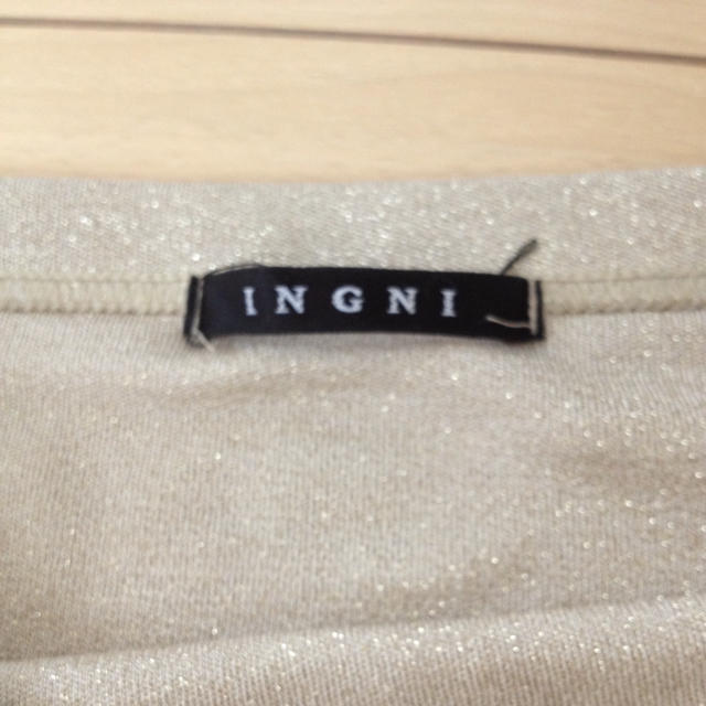 INGNI(イング)のINGNI♡ゴールドラメベアトップ レディースのトップス(ベアトップ/チューブトップ)の商品写真