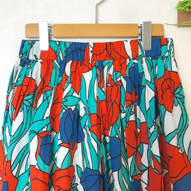merlot(メルロー)の新品✨ 木蓮の花プリント ギャザースカート レディースのスカート(ロングスカート)の商品写真