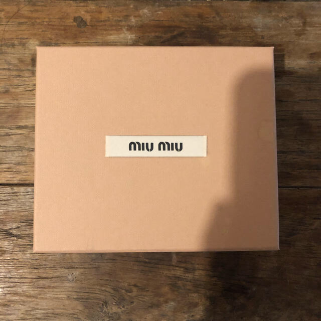 miumiu(ミュウミュウ)の※値下げ本日まで！miumiu リボン  二つ折り財布   レディースのファッション小物(財布)の商品写真