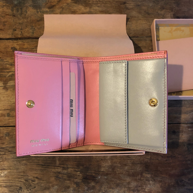 miumiu(ミュウミュウ)の※値下げ本日まで！miumiu リボン  二つ折り財布   レディースのファッション小物(財布)の商品写真