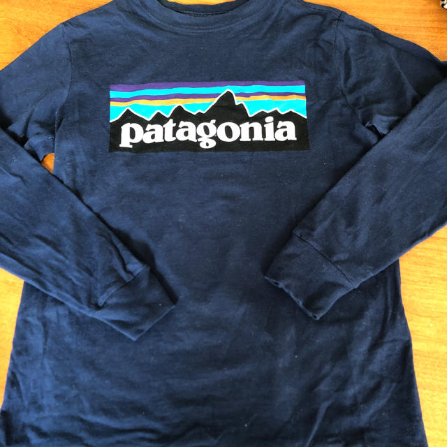 patagonia(パタゴニア)のパタゴニア長袖Ｔシャツ120から130センチくらいユーズド キッズ/ベビー/マタニティのキッズ服男の子用(90cm~)(Tシャツ/カットソー)の商品写真