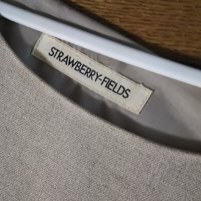 STRAWBERRY-FIELDS(ストロベリーフィールズ)のベージュ切り替えワンピース レディースのワンピース(ひざ丈ワンピース)の商品写真