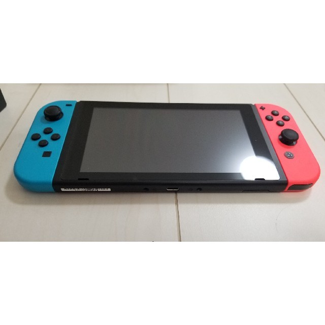 Nintendo Switch(ニンテンドースイッチ)の週末値下げ Nintendo Switch JoyCon ネオンブルー/レッド エンタメ/ホビーのゲームソフト/ゲーム機本体(家庭用ゲーム機本体)の商品写真