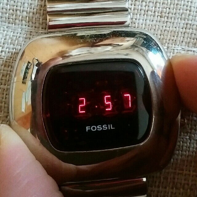 FOSSIL - fossil 入手困難LED腕時計 動作確認済みの通販 by FOSSIL - fossil 入手困難LED腕時計 動作確認済みの通販 by