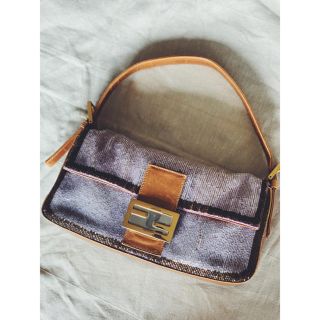 フェンディ(FENDI)のFENDI フェンディ 限定品 ビーズ 刺繍 バケット バッグ (ショルダーバッグ)