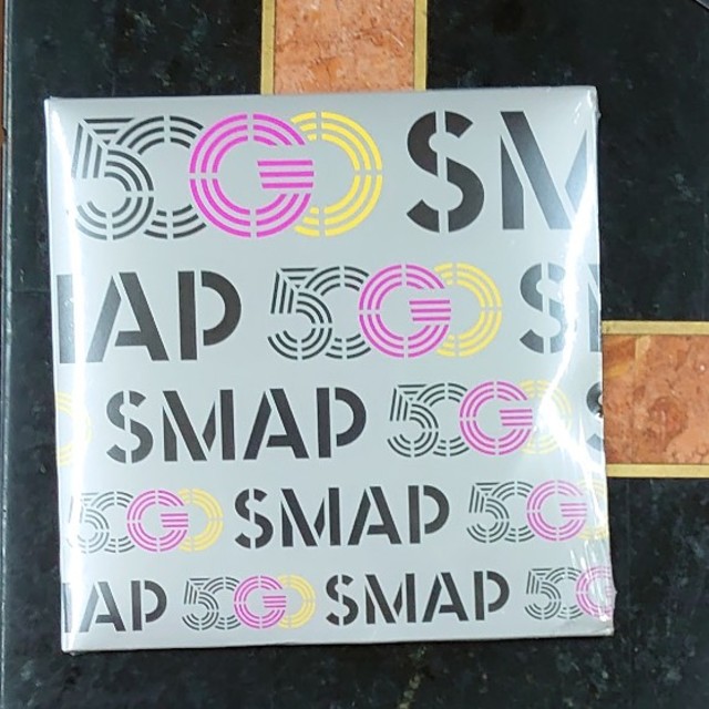 SMAP(スマップ)の値下げ! SMAP SHOP限定CD 新品未使用 おまけ付き エンタメ/ホビーのタレントグッズ(アイドルグッズ)の商品写真