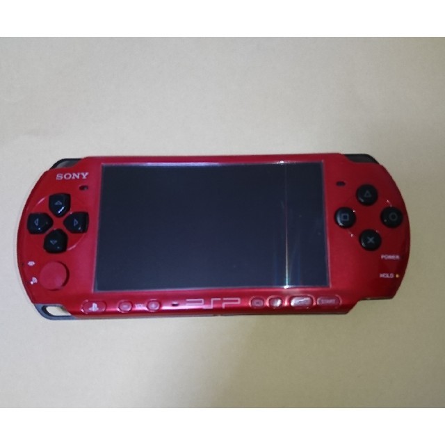 PlayStation Portable(プレイステーションポータブル)の【動作OK+メモステ付】PSP-3000 限定本体レッド/ブラック エンタメ/ホビーのゲームソフト/ゲーム機本体(携帯用ゲーム機本体)の商品写真