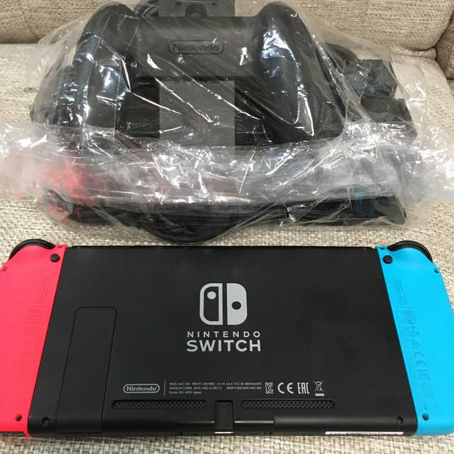 Nintendo Switch(ニンテンドースイッチ)の任天堂Switch本体 ネオン 中古美品 エンタメ/ホビーのゲームソフト/ゲーム機本体(家庭用ゲーム機本体)の商品写真