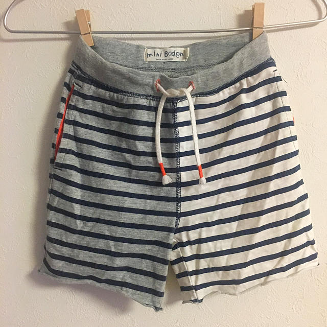 Boden(ボーデン)のmini boden バイカラー ボーダーハーフパンツ【6Y】 ショートパンツ キッズ/ベビー/マタニティのキッズ服男の子用(90cm~)(パンツ/スパッツ)の商品写真