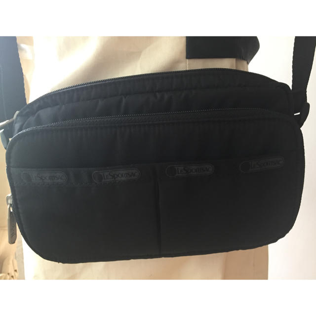 LeSportsac(レスポートサック)のレスポートサック  クロスボディウォレット  ブラック中古品 レディースのファッション小物(財布)の商品写真