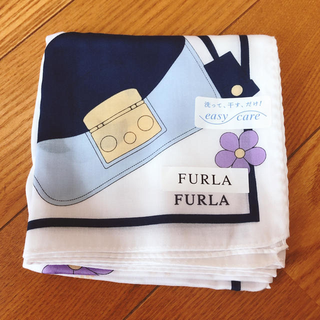 Furla(フルラ)の【FURLA】メトロポリス柄ハンカチ レディースのファッション小物(ハンカチ)の商品写真