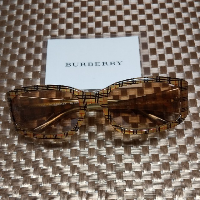 BURBERRY(バーバリー)のバーバリーのサングラス レディースのファッション小物(サングラス/メガネ)の商品写真