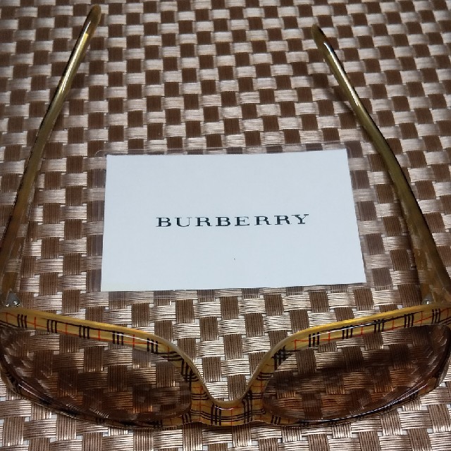 BURBERRY(バーバリー)のバーバリーのサングラス レディースのファッション小物(サングラス/メガネ)の商品写真