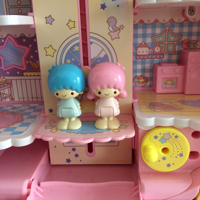 Takara Tomy(タカラトミー)のs_doll様専用 キキ&ララ 月のおうち メリーゴーランド付き キッズ/ベビー/マタニティのおもちゃ(ぬいぐるみ/人形)の商品写真