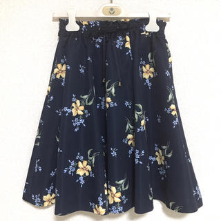 ジルバイジルスチュアート(JILL by JILLSTUART)の【美品♡】ジルバイ☆ ネイビー 花柄 フレアースカート(ひざ丈スカート)