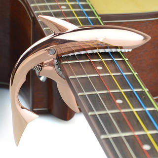シャーク型 カポタスト エレキギター ピンク(エレキギター)