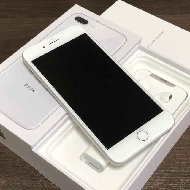 Apple(アップル)のiPhone8 Plus 64GB シルバー SIMフリー スマホ/家電/カメラのスマートフォン/携帯電話(スマートフォン本体)の商品写真