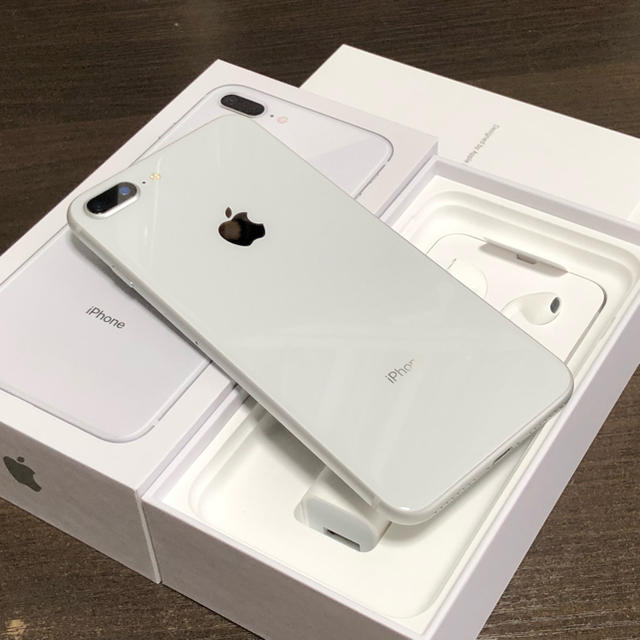 Apple(アップル)のiPhone8 Plus 64GB シルバー SIMフリー スマホ/家電/カメラのスマートフォン/携帯電話(スマートフォン本体)の商品写真