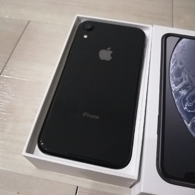 iPhone(アイフォーン)の【専用】iPhoneXR 128GB 黒 SIMフリー Apple Store品 スマホ/家電/カメラのスマートフォン/携帯電話(スマートフォン本体)の商品写真