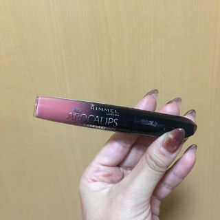 リンメル(RIMMEL)のリンメル アポカリプス リップラッカー 002(リップグロス)