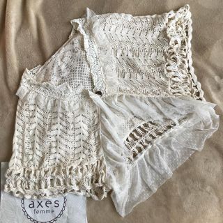 アクシーズファム(axes femme)の【axes femme】バックレースデザインフリルカーディガンM白 ポンチョ(ボレロ)