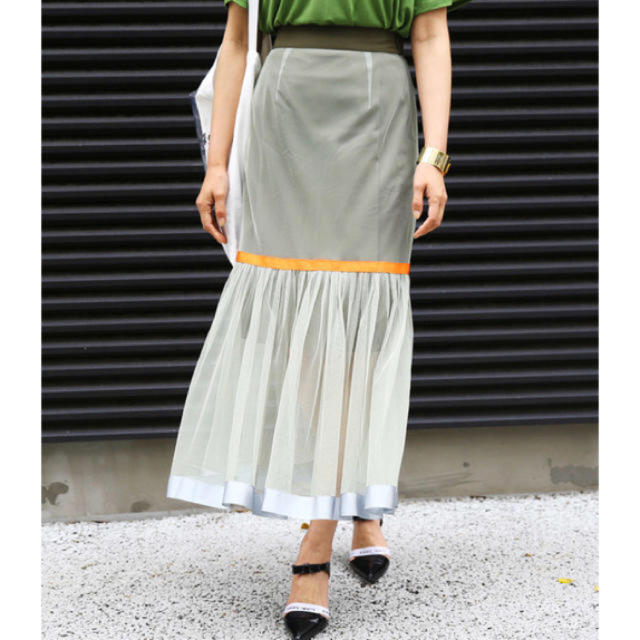 Ameri VINTAGE(アメリヴィンテージ)のGROSGRAIN TAPE TIERED SKIRT レディースのスカート(ロングスカート)の商品写真