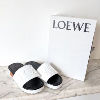 ロエベ(LOEWE)の【新品】LOEWE ロエベ ロゴ サンダル ホワイト サイズ38/24-25cm(サンダル)