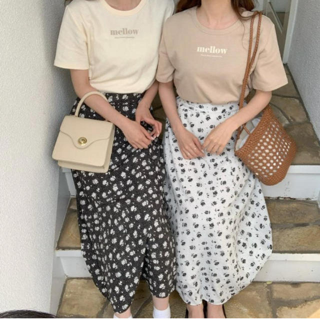 who's who Chico(フーズフーチコ)の完売品 mellow flower skirt black レディースのスカート(ひざ丈スカート)の商品写真