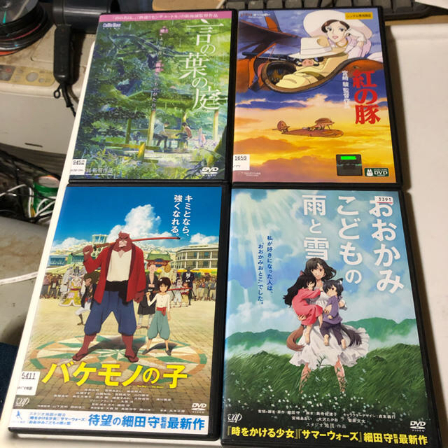 レンタル落ち DVDのアニメ5巻の2つのケース収納。