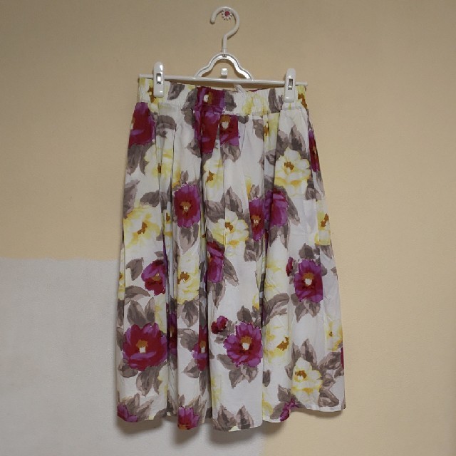 しまむら(シマムラ)のしまむら スカート 花柄 L レディースのスカート(ひざ丈スカート)の商品写真