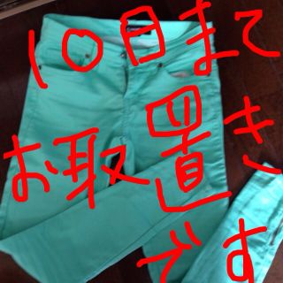 フォーエバートゥエンティーワン(FOREVER 21)のカラーパンツ(デニム/ジーンズ)