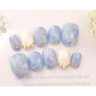 両面テープ付♡ドレスにも 淡いブルーと紫のマーブルのネイル