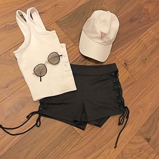 フォーエバートゥエンティーワン(FOREVER 21)のF21★サイドレースアップ☀︎short pants♥︎(ショートパンツ)