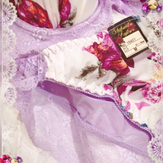 💕可愛い豪華なお花のプリント💕ブラ＆ショーツ レディースの下着/アンダーウェア(ブラ&ショーツセット)の商品写真