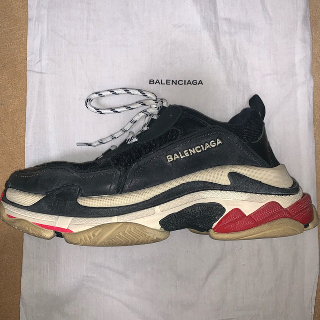 Balenciaga(バレンシアガ)のBLENCIAGA Triple S Black×Red 41 バレンシアガ メンズの靴/シューズ(スニーカー)の商品写真