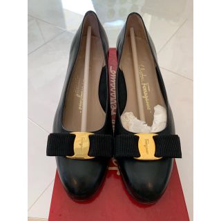 サルヴァトーレフェラガモ(Salvatore Ferragamo)の値下げ フェラガモ パンプス ヒール 黒 ブラック(ハイヒール/パンプス)