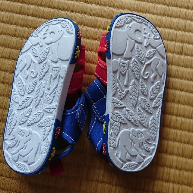 西松屋(ニシマツヤ)のフラン様サンダル キッズ/ベビー/マタニティのキッズ靴/シューズ(15cm~)(サンダル)の商品写真