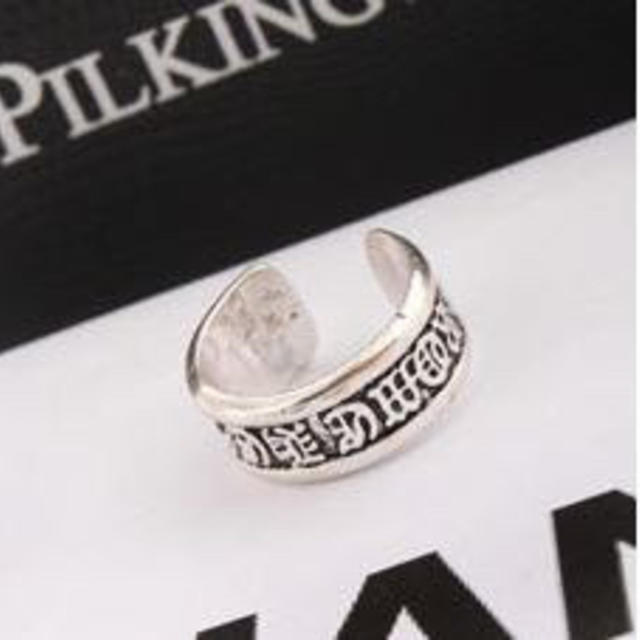 クロム風ロゴモチーフリング レディースのアクセサリー(リング(指輪))の商品写真