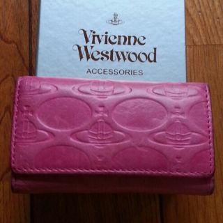 ヴィヴィアンウエストウッド(Vivienne Westwood)のvivienneピンク型押しキーケース(キーホルダー)