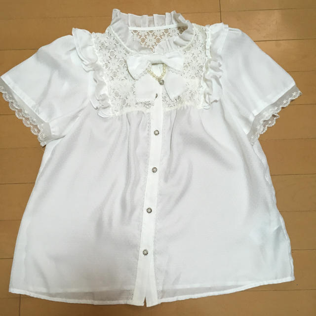 axes femme(アクシーズファム)のまりな様  専用  夏物セール  アクシーズファム  ブラウス レディースのトップス(シャツ/ブラウス(半袖/袖なし))の商品写真