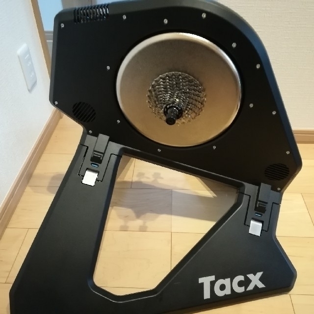 Tacx NEO Smart  T2800　スマートトレーナー　ローラー スポーツ/アウトドアの自転車(パーツ)の商品写真