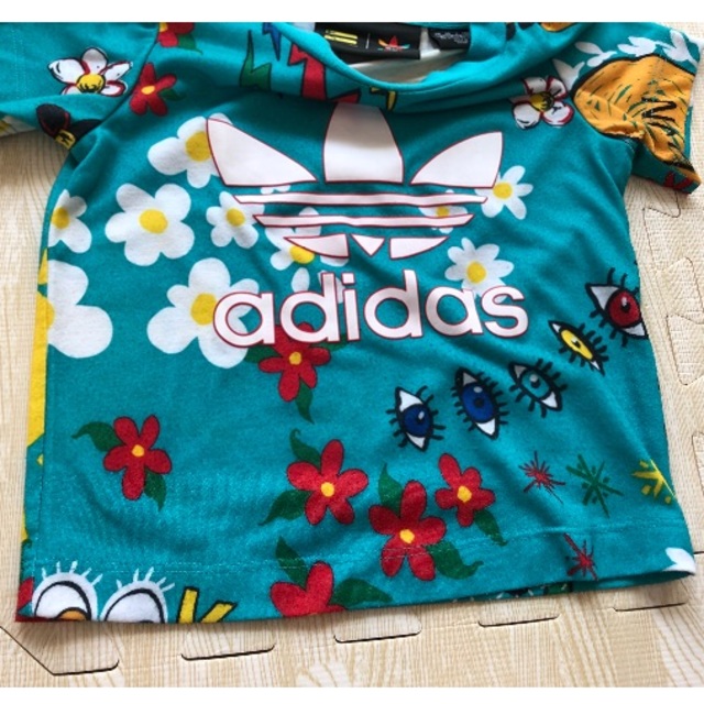 adidas(アディダス)の80cm 男女兼用adidas 柄セットアップ  キッズ/ベビー/マタニティのベビー服(~85cm)(Ｔシャツ)の商品写真