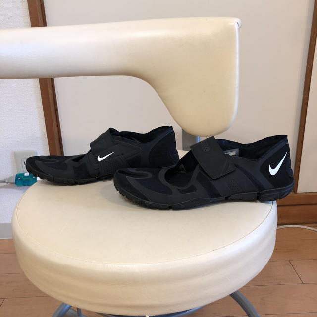 NIKE(ナイキ)の超希少 即完売 美品 ビームス 購入 NIKE free GYM 24 足袋 レディースの靴/シューズ(スニーカー)の商品写真