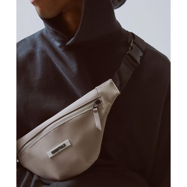 FEAR OF GOD(フィアオブゴッド)の限定価格 Essentials Waterproof Sling Bag メンズのバッグ(ボディーバッグ)の商品写真