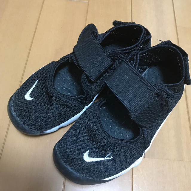 NIKE(ナイキ)のNIKEナイキ☆エアリフトキッズ18cm 人気スニーカーアディダス キッズ/ベビー/マタニティのキッズ靴/シューズ(15cm~)(スニーカー)の商品写真