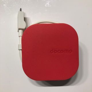 エヌティティドコモ(NTTdocomo)のdocomo 充電器 kuruko(バッテリー/充電器)